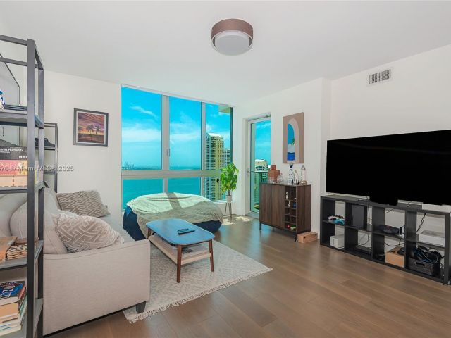 Продажа квартиры #T-2612 - фото 6164137