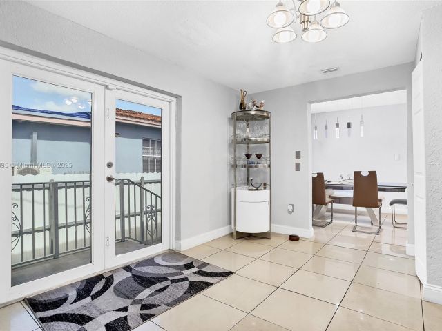 Продажа дома по адресу 3430 NW 16th St - фото 6221348