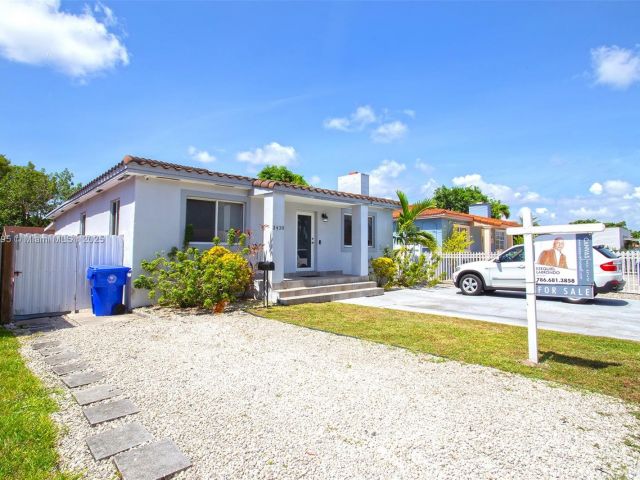 Продажа дома по адресу 3430 NW 16th St - фото 6221361