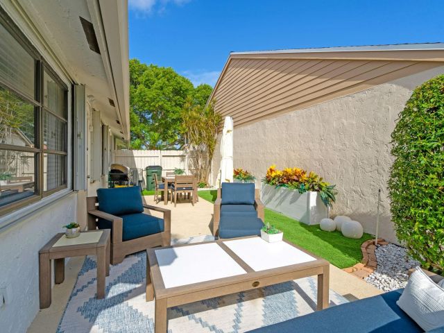 Продажа дома по адресу 1300 NW 26th Ln - фото 6165098