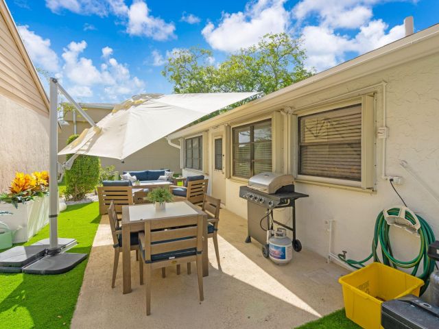 Продажа дома по адресу 1300 NW 26th Ln - фото 6165100