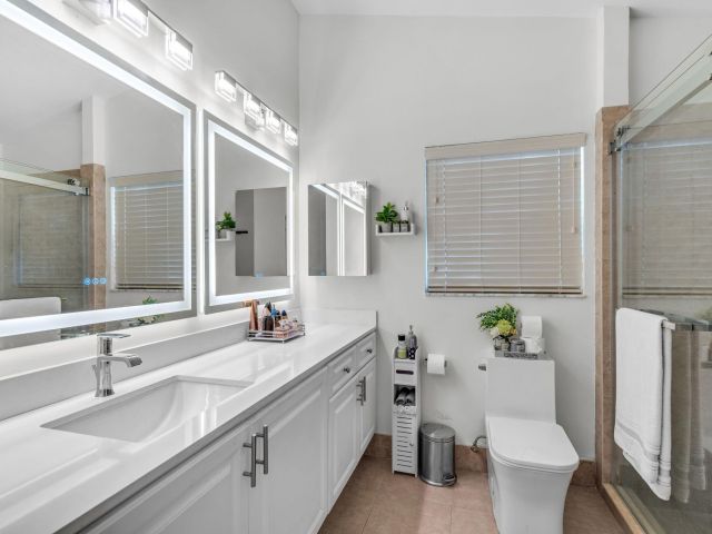 Продажа дома по адресу 1300 NW 26th Ln - фото 6165103