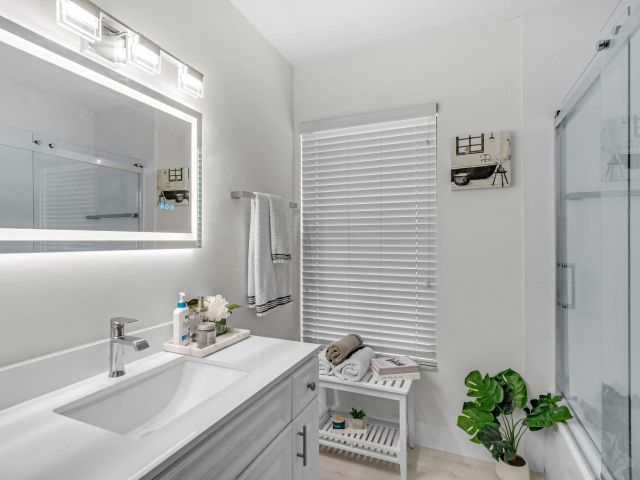 Продажа дома по адресу 1300 NW 26th Ln - фото 6165105