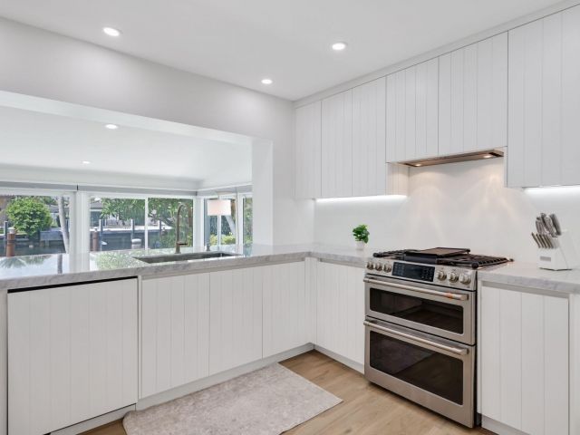 Продажа дома по адресу 2448 SE 9th St - фото 6177602