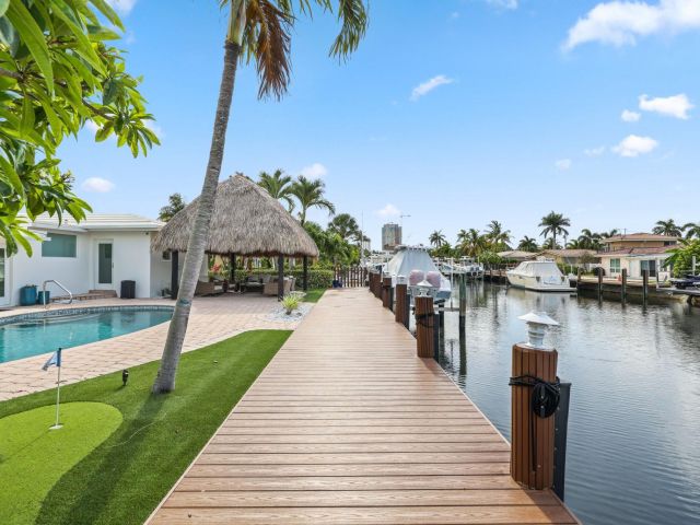 Продажа дома по адресу 2448 SE 9th St - фото 6177610