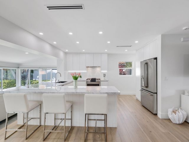 Продажа дома по адресу 2448 SE 9th St - фото 6177615