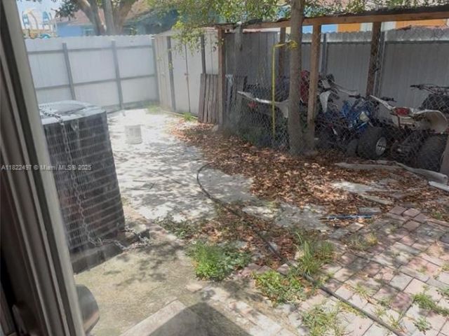 Продажа дома по адресу 1720 NW 44th St - фото 6165136