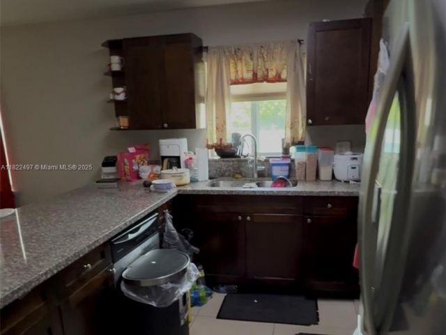 Продажа дома по адресу 1720 NW 44th St - фото 6165137