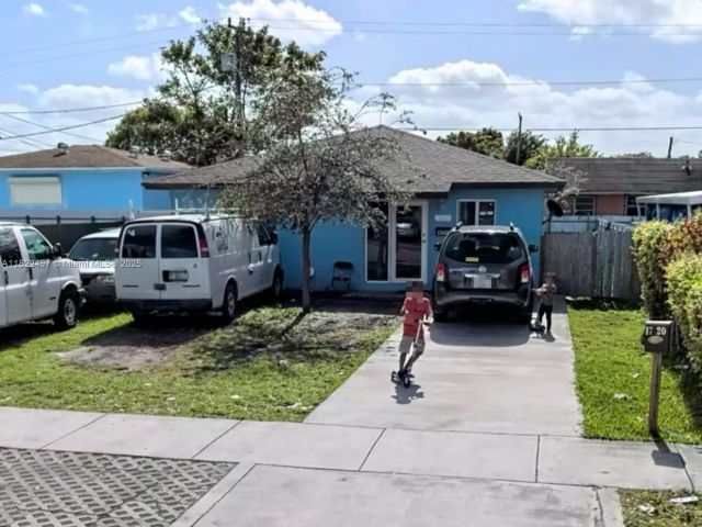 Продажа дома по адресу 1720 NW 44th St - фото 6165141