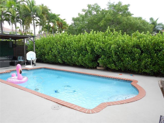 Продажа дома по адресу 12940 SW 142nd Ter - фото 6170314