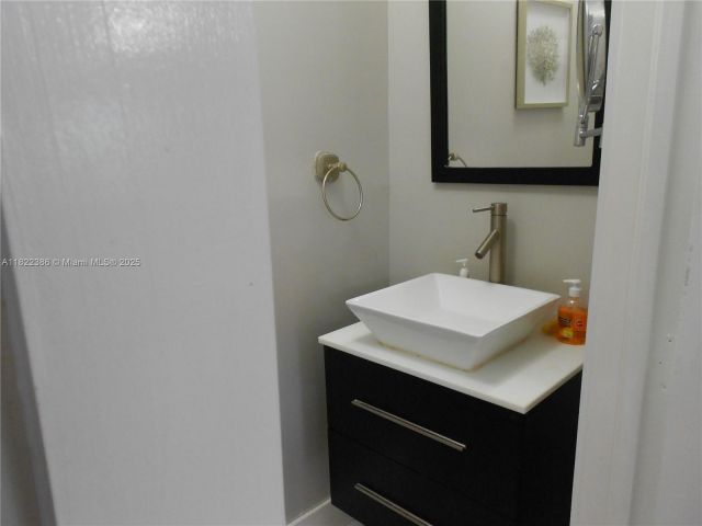 Продажа дома по адресу 12940 SW 142nd Ter - фото 6170315