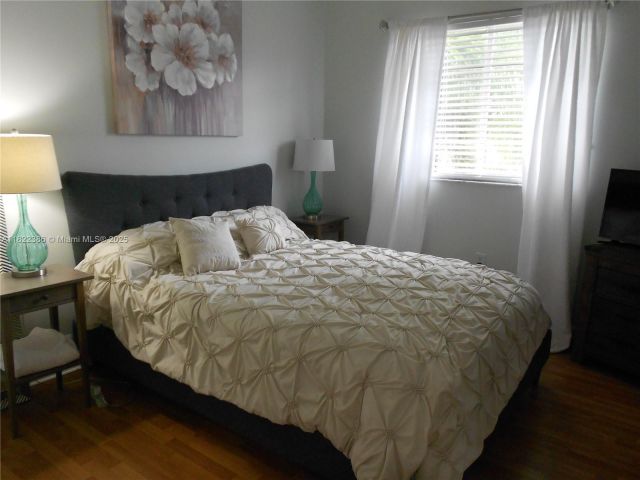 Продажа дома по адресу 12940 SW 142nd Ter - фото 6170317