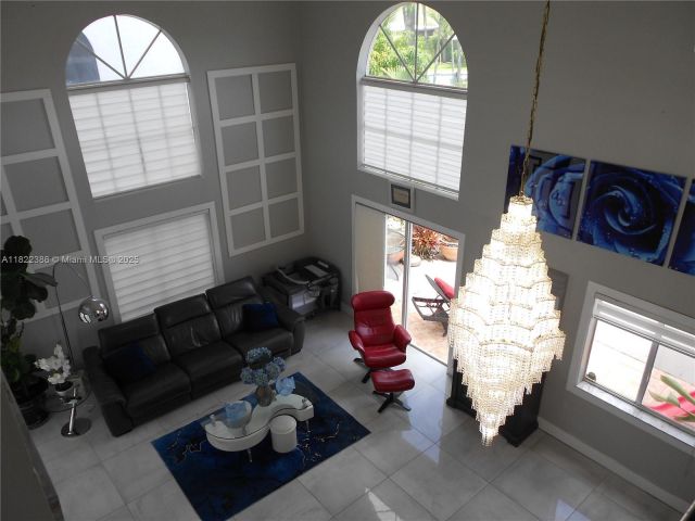 Продажа дома по адресу 12940 SW 142nd Ter - фото 6170322