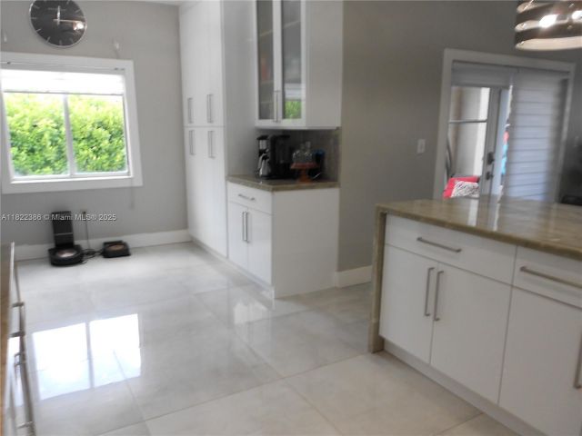 Продажа дома по адресу 12940 SW 142nd Ter - фото 6170326