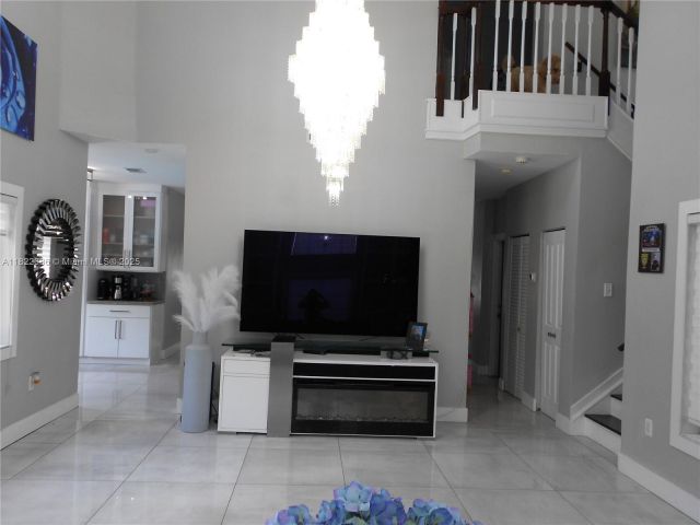 Продажа дома по адресу 12940 SW 142nd Ter - фото 6170329