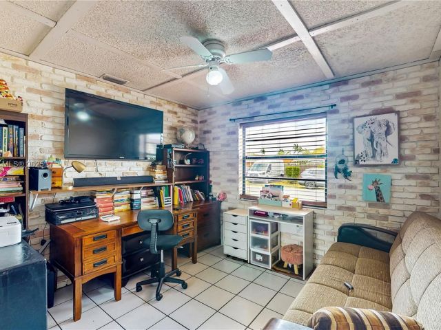 Продажа дома по адресу 5030 SW 145th Ave - фото 6227339