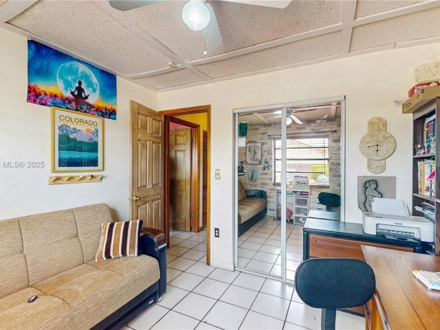 Продажа дома по адресу 5030 SW 145th Ave - фото 6227340