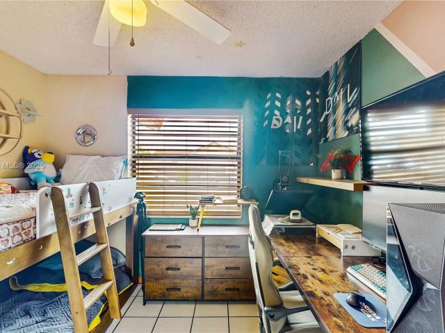 Продажа дома по адресу 5030 SW 145th Ave - фото 6227342