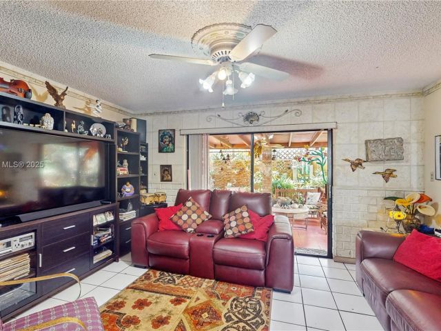 Продажа дома по адресу 5030 SW 145th Ave - фото 6227346