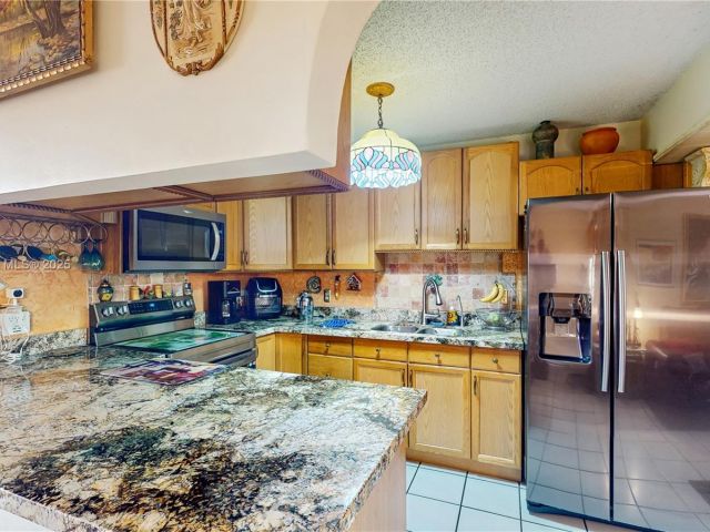 Продажа дома по адресу 5030 SW 145th Ave - фото 6227347