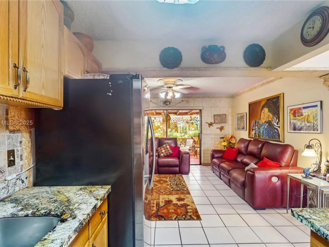 Продажа дома по адресу 5030 SW 145th Ave - фото 6227348