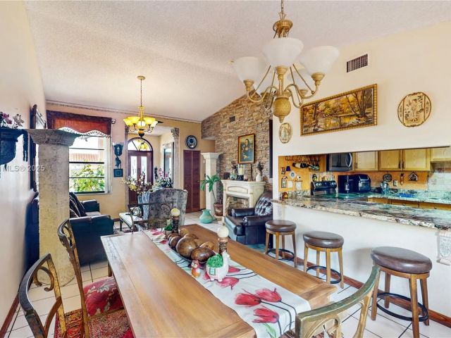 Продажа дома по адресу 5030 SW 145th Ave - фото 6227351