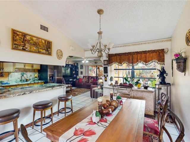 Продажа дома по адресу 5030 SW 145th Ave - фото 6227352