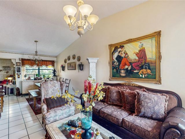 Продажа дома по адресу 5030 SW 145th Ave - фото 6227353