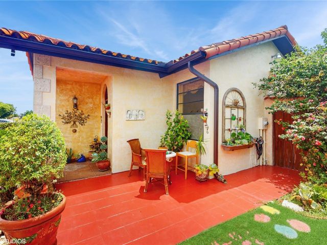 Продажа дома по адресу 5030 SW 145th Ave - фото 6227357