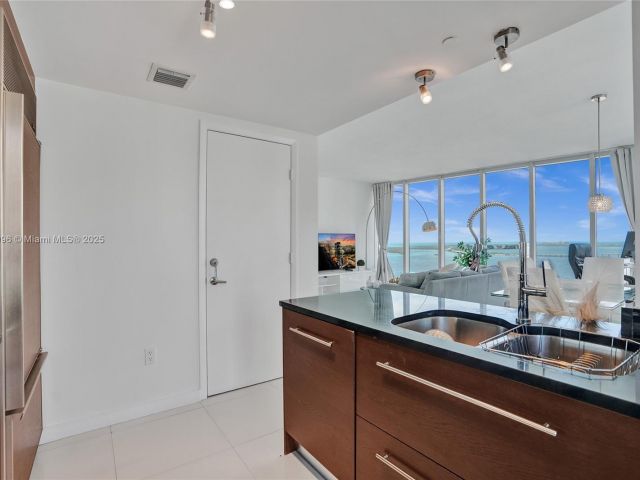 Продажа квартиры #3608 - фото 6167743