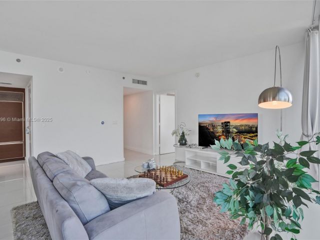 Продажа квартиры #3608 - фото 6167747