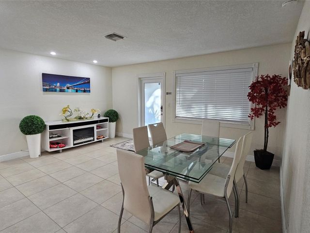 Дом в аренду по адресу 436 NE 25th Ave - фото 6168121