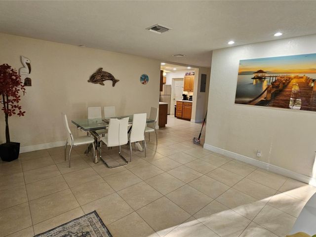 Дом в аренду по адресу 436 NE 25th Ave - фото 6168122