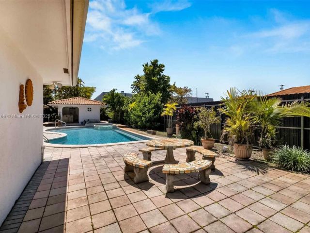 Продажа дома по адресу 7080 SW 98th Ave - фото 6177896