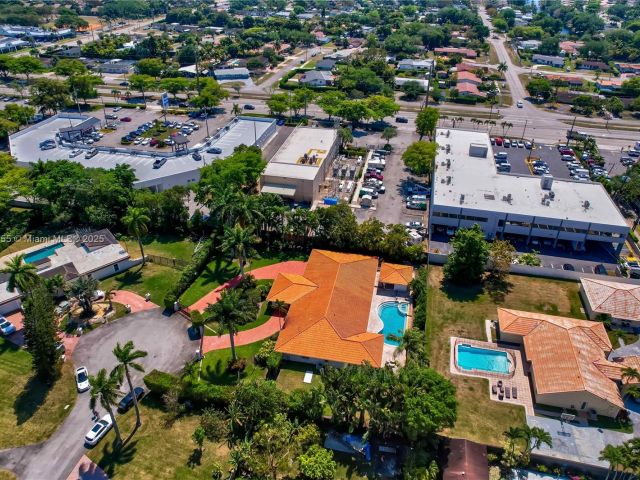 Продажа дома по адресу 7080 SW 98th Ave - фото 6177899