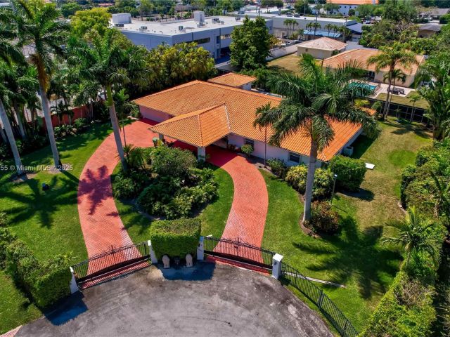 Продажа дома по адресу 7080 SW 98th Ave - фото 6177907