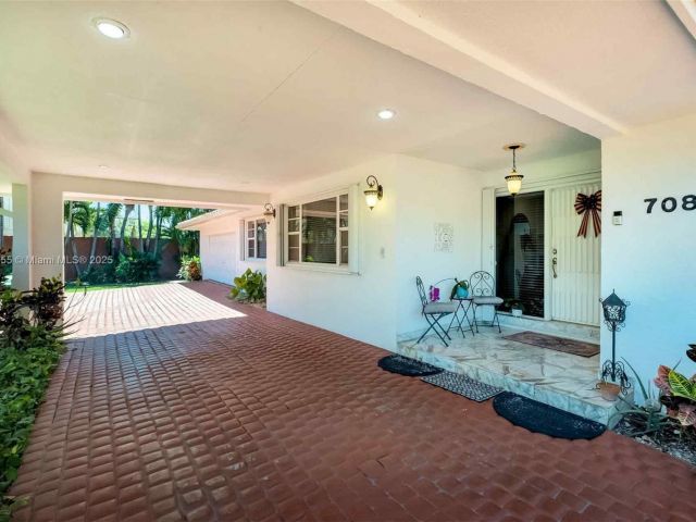 Продажа дома по адресу 7080 SW 98th Ave - фото 6177908