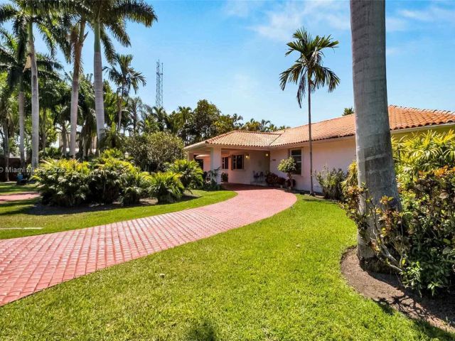 Продажа дома по адресу 7080 SW 98th Ave - фото 6177912