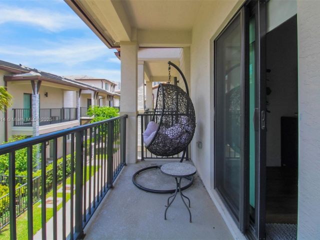 Продажа дома по адресу 4809 NW 83rd Pkwy - фото 6190004