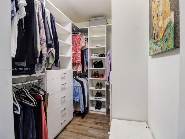 Продажа дома по адресу 4809 NW 83rd Pkwy - фото 6190005