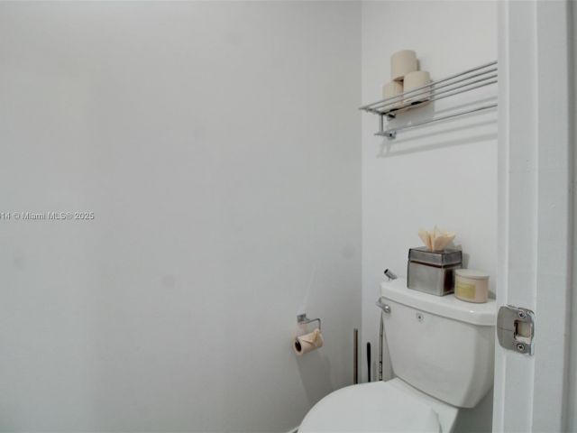 Продажа дома по адресу 4809 NW 83rd Pkwy - фото 6190006