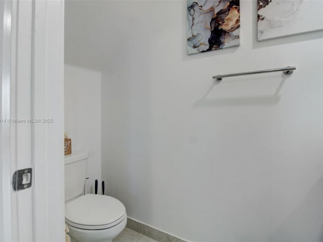 Продажа дома по адресу 4809 NW 83rd Pkwy - фото 6190011