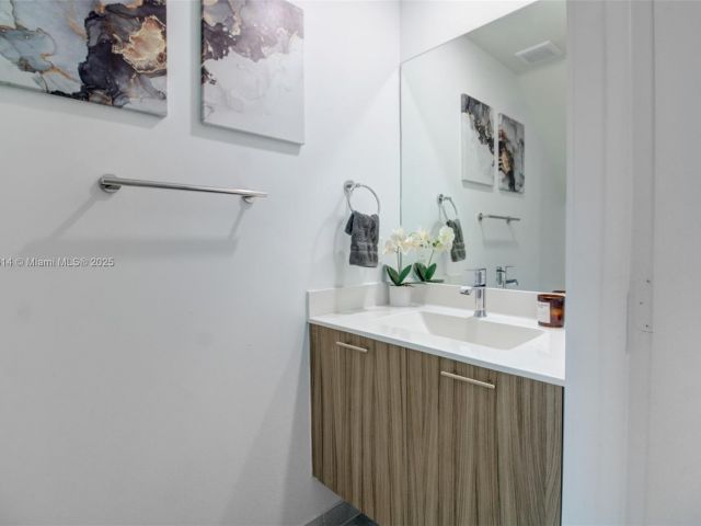 Продажа дома по адресу 4809 NW 83rd Pkwy - фото 6190012