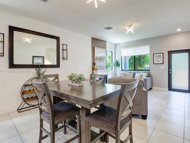 Продажа дома по адресу 4809 NW 83rd Pkwy - фото 6190013