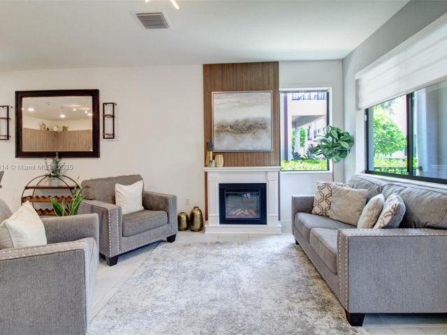 Продажа дома по адресу 4809 NW 83rd Pkwy - фото 6190015