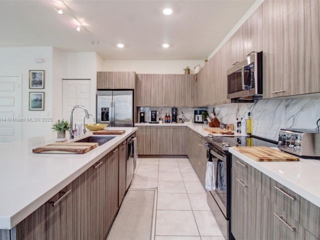 Продажа дома по адресу 4809 NW 83rd Pkwy - фото 6190016