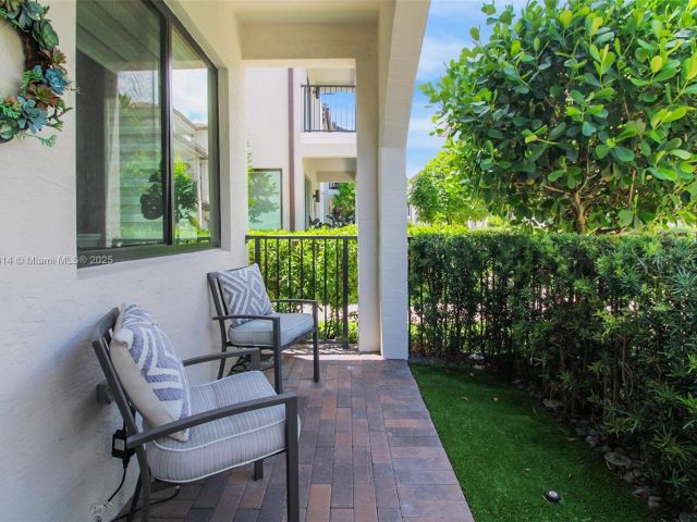 Продажа дома по адресу 4809 NW 83rd Pkwy - фото 6190019