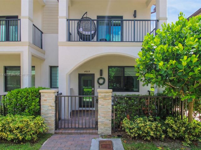 Продажа дома по адресу 4809 NW 83rd Pkwy - фото 6190020