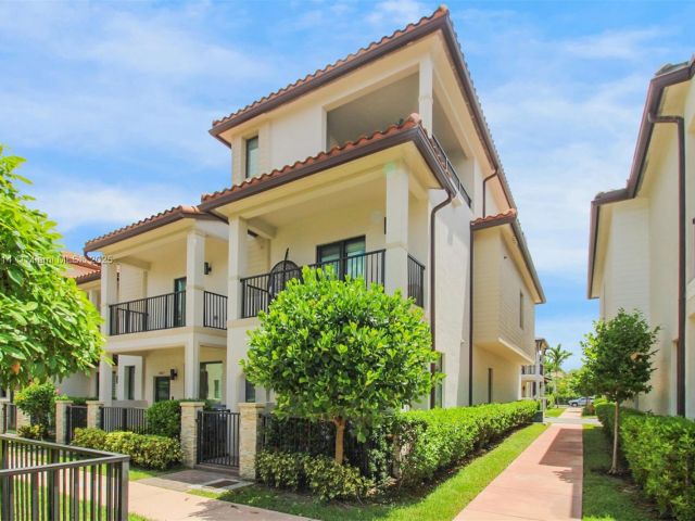 Продажа дома по адресу 4809 NW 83rd Pkwy - фото 6190023