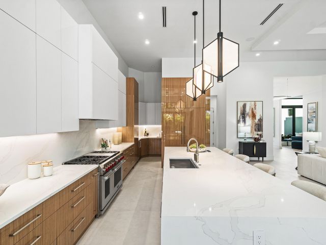 Продажа дома по адресу 17 NW 15th Street - фото 6599400